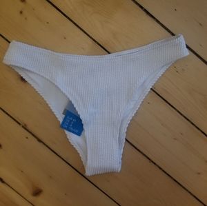 H&M bikini bottoms (available in black of white)